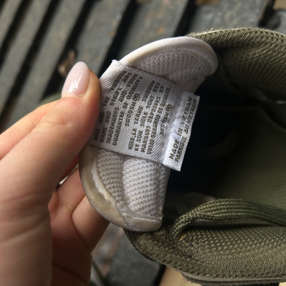 NIKE Women Dunk Low Medium Olive - Picture 5 of 9